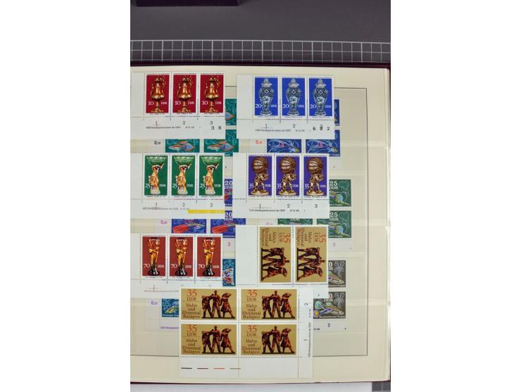 1949/90, in den Hauptnummern nahezu komplette postfrische Sammlung der Druckvermerke und Druckereizeichen, meist in Vierer- o