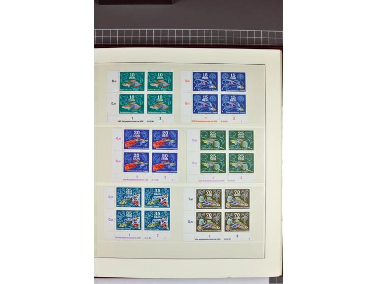 1949/90, in den Hauptnummern nahezu komplette postfrische Sammlung der Druckvermerke und Druckereizeichen, meist in Vierer- o