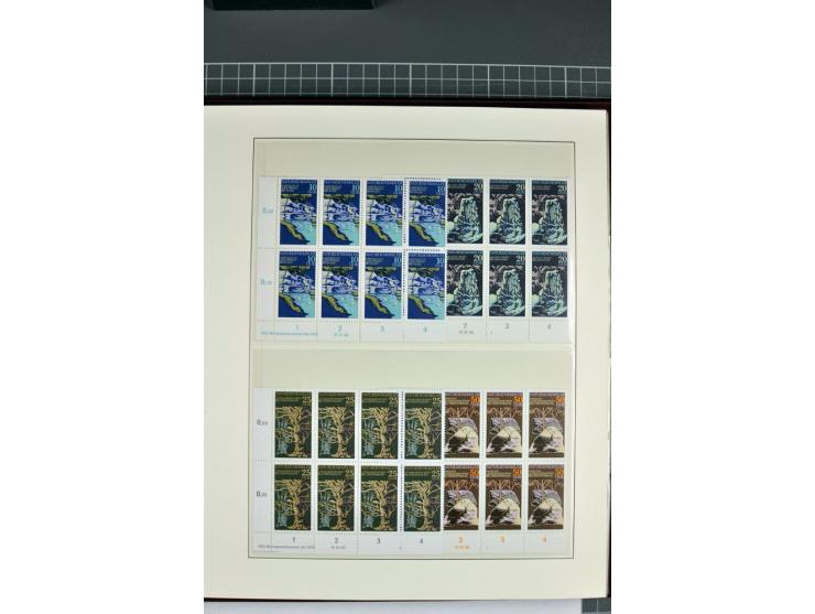 1949/90, in den Hauptnummern nahezu komplette postfrische Sammlung der Druckvermerke und Druckereizeichen, meist in Vierer- o