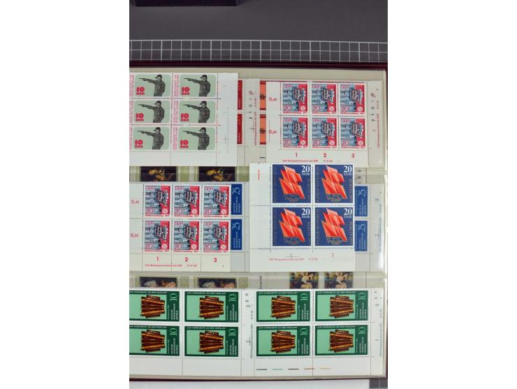 1949/90, in den Hauptnummern nahezu komplette postfrische Sammlung der Druckvermerke und Druckereizeichen, meist in Vierer- o