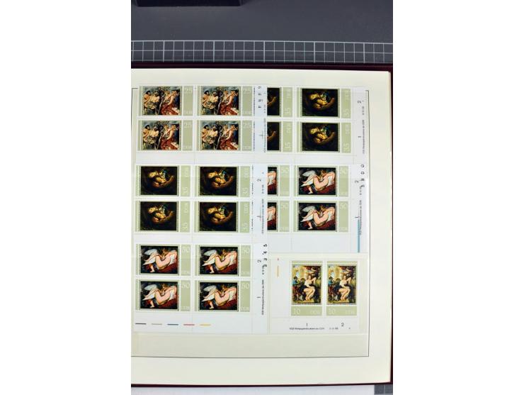 1949/90, in den Hauptnummern nahezu komplette postfrische Sammlung der Druckvermerke und Druckereizeichen, meist in Vierer- o