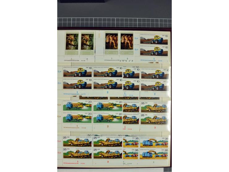 1949/90, in den Hauptnummern nahezu komplette postfrische Sammlung der Druckvermerke und Druckereizeichen, meist in Vierer- o