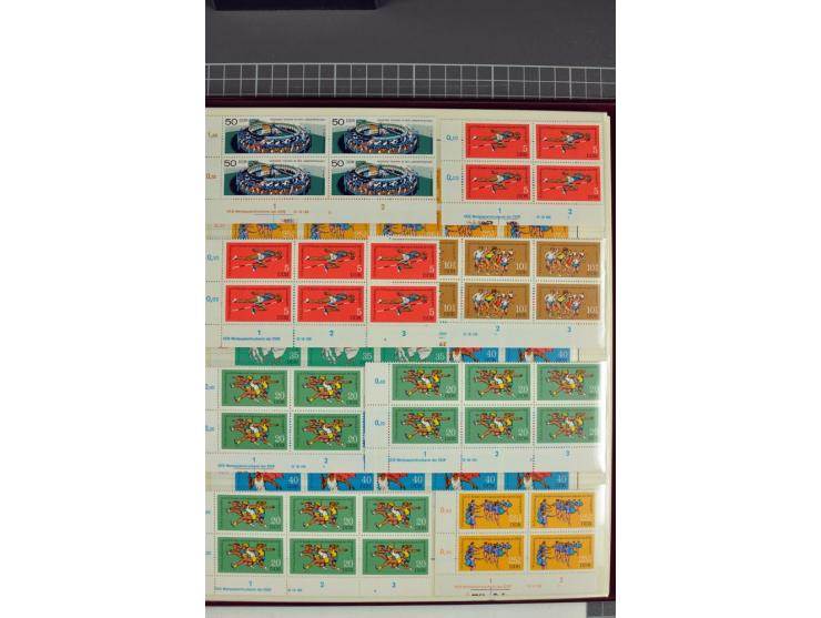 1949/90, in den Hauptnummern nahezu komplette postfrische Sammlung der Druckvermerke und Druckereizeichen, meist in Vierer- o