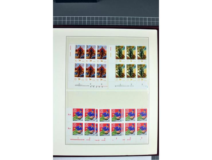 1949/90, in den Hauptnummern nahezu komplette postfrische Sammlung der Druckvermerke und Druckereizeichen, meist in Vierer- o