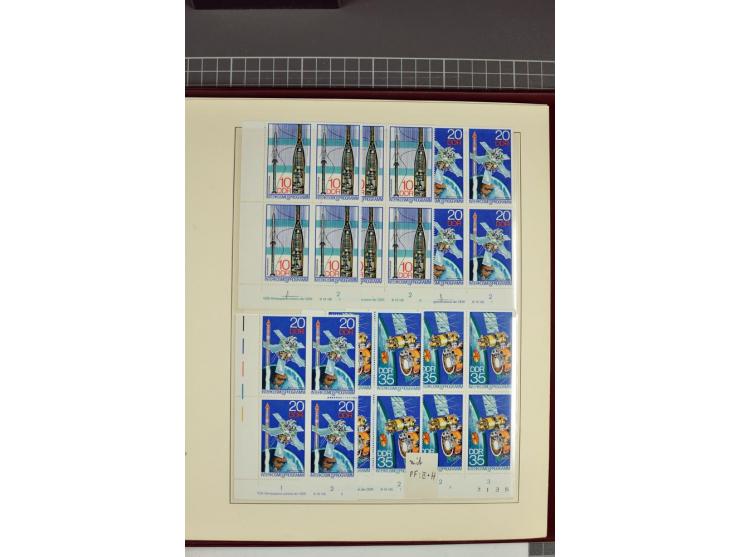 1949/90, in den Hauptnummern nahezu komplette postfrische Sammlung der Druckvermerke und Druckereizeichen, meist in Vierer- o