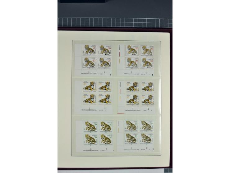 1949/90, in den Hauptnummern nahezu komplette postfrische Sammlung der Druckvermerke und Druckereizeichen, meist in Vierer- o