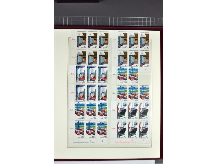 1949/90, in den Hauptnummern nahezu komplette postfrische Sammlung der Druckvermerke und Druckereizeichen, meist in Vierer- o