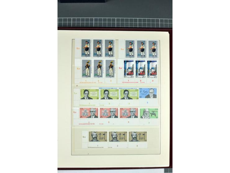 1949/90, in den Hauptnummern nahezu komplette postfrische Sammlung der Druckvermerke und Druckereizeichen, meist in Vierer- o