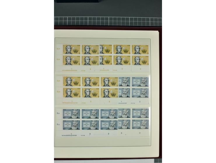 1949/90, in den Hauptnummern nahezu komplette postfrische Sammlung der Druckvermerke und Druckereizeichen, meist in Vierer- o