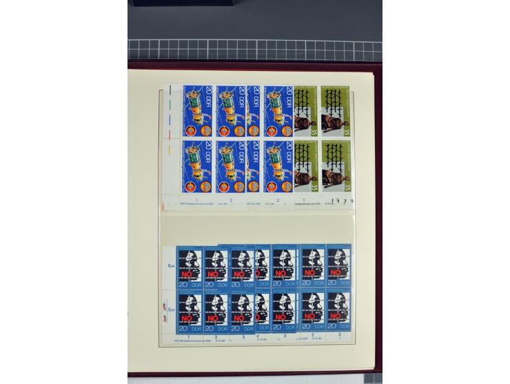 1949/90, in den Hauptnummern nahezu komplette postfrische Sammlung der Druckvermerke und Druckereizeichen, meist in Vierer- o