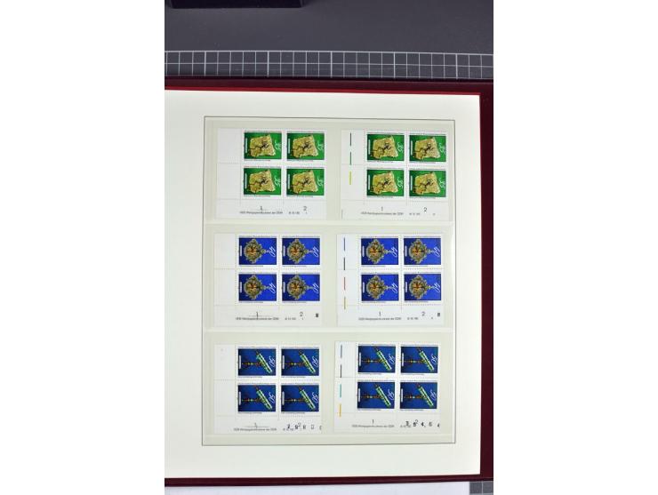 1949/90, in den Hauptnummern nahezu komplette postfrische Sammlung der Druckvermerke und Druckereizeichen, meist in Vierer- o
