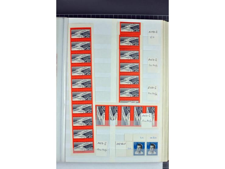 1949/90, postfrische Sammlung mit einigen hundert Plattenfehler, teils in Einheiten mit Normalmarken, dabei Mi.-Nr. 242 I, II