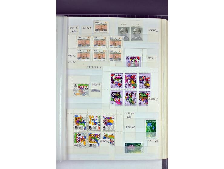 1949/90, postfrische Sammlung mit einigen hundert Plattenfehler, teils in Einheiten mit Normalmarken, dabei Mi.-Nr. 242 I, II