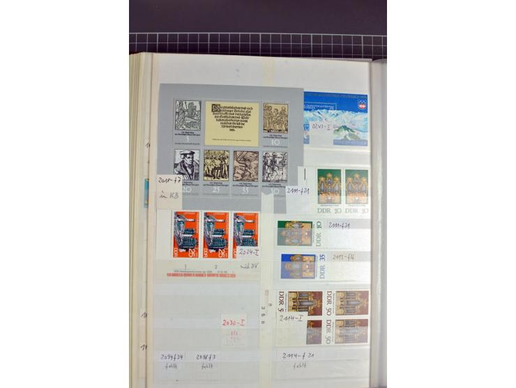 1949/90, postfrische Sammlung mit einigen hundert Plattenfehler, teils in Einheiten mit Normalmarken, dabei Mi.-Nr. 242 I, II