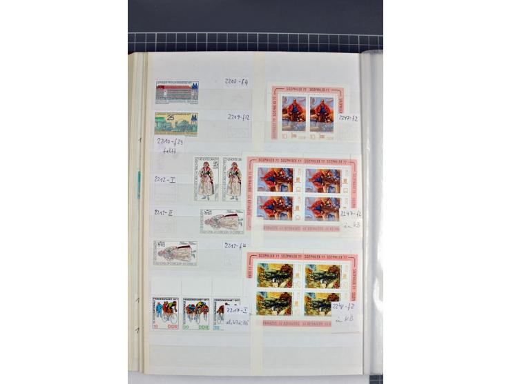 1949/90, postfrische Sammlung mit einigen hundert Plattenfehler, teils in Einheiten mit Normalmarken, dabei Mi.-Nr. 242 I, II