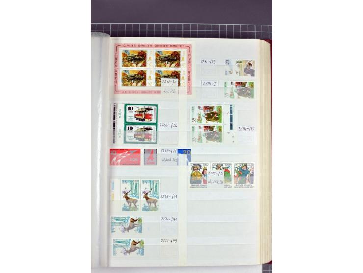 1949/90, postfrische Sammlung mit einigen hundert Plattenfehler, teils in Einheiten mit Normalmarken, dabei Mi.-Nr. 242 I, II