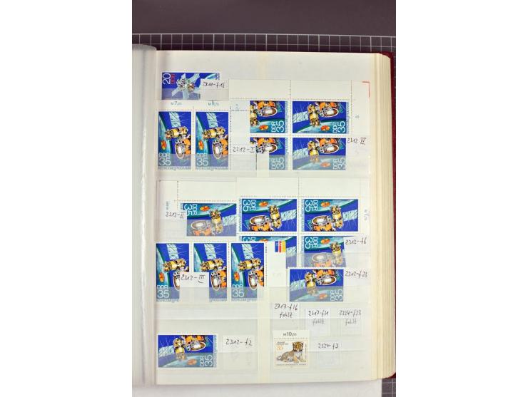 1949/90, postfrische Sammlung mit einigen hundert Plattenfehler, teils in Einheiten mit Normalmarken, dabei Mi.-Nr. 242 I, II