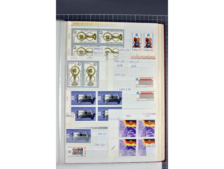 1949/90, postfrische Sammlung mit einigen hundert Plattenfehler, teils in Einheiten mit Normalmarken, dabei Mi.-Nr. 242 I, II