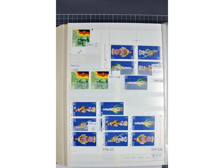 1949/90, postfrische Sammlung mit einigen hundert Plattenfehler, teils in Einheiten mit Normalmarken, dabei Mi.-Nr. 242 I, II