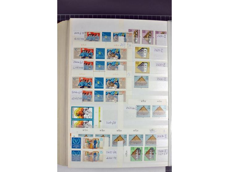 1949/90, postfrische Sammlung mit einigen hundert Plattenfehler, teils in Einheiten mit Normalmarken, dabei Mi.-Nr. 242 I, II