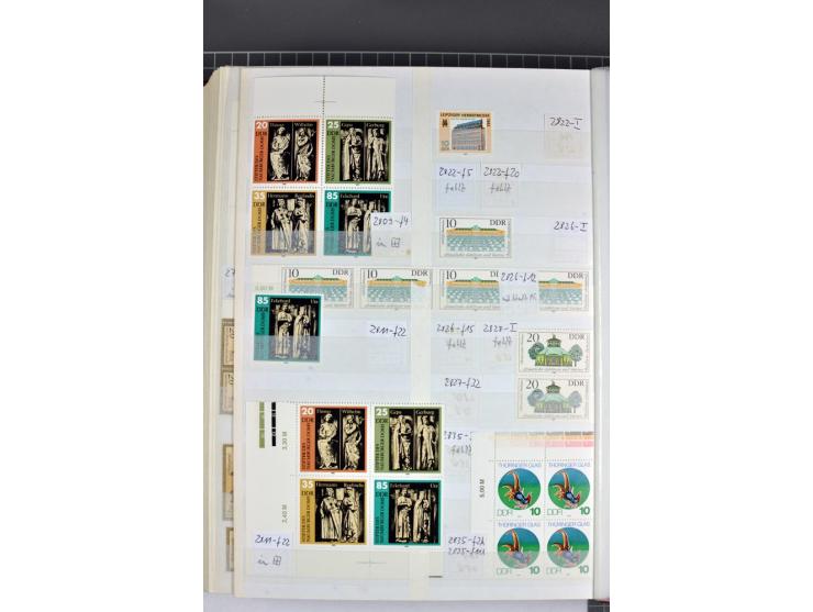 1949/90, postfrische Sammlung mit einigen hundert Plattenfehler, teils in Einheiten mit Normalmarken, dabei Mi.-Nr. 242 I, II