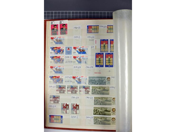 1949/90, postfrische Sammlung mit einigen hundert Plattenfehler, teils in Einheiten mit Normalmarken, dabei Mi.-Nr. 242 I, II