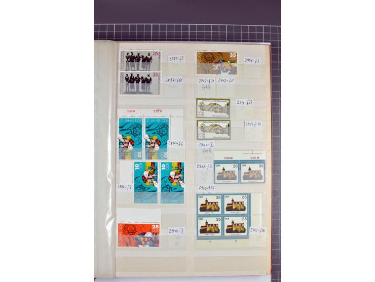 1949/90, postfrische Sammlung mit einigen hundert Plattenfehler, teils in Einheiten mit Normalmarken, dabei Mi.-Nr. 242 I, II