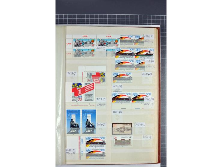 1949/90, postfrische Sammlung mit einigen hundert Plattenfehler, teils in Einheiten mit Normalmarken, dabei Mi.-Nr. 242 I, II