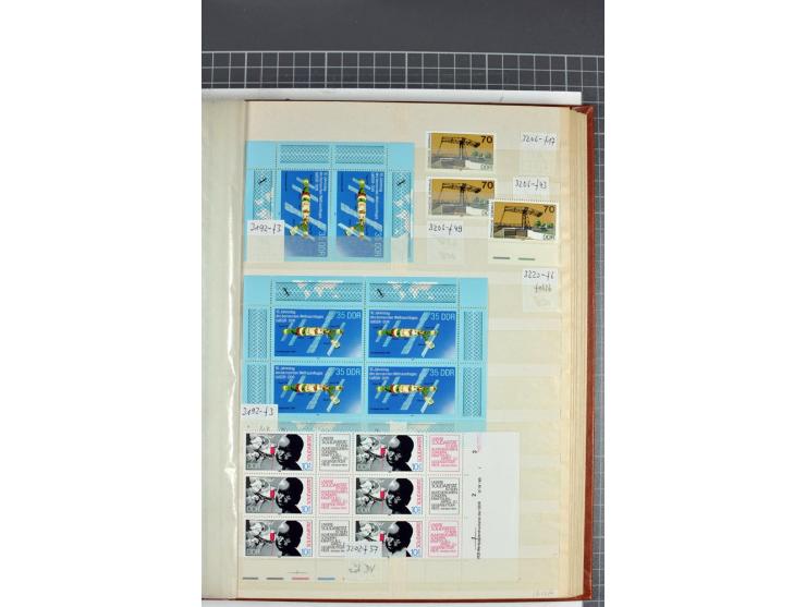 1949/90, postfrische Sammlung mit einigen hundert Plattenfehler, teils in Einheiten mit Normalmarken, dabei Mi.-Nr. 242 I, II