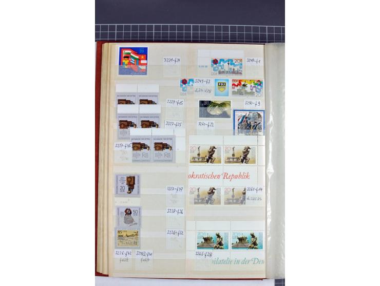 1949/90, postfrische Sammlung mit einigen hundert Plattenfehler, teils in Einheiten mit Normalmarken, dabei Mi.-Nr. 242 I, II