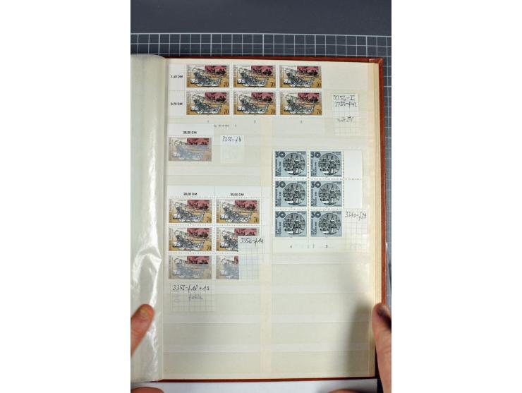 1949/90, postfrische Sammlung mit einigen hundert Plattenfehler, teils in Einheiten mit Normalmarken, dabei Mi.-Nr. 242 I, II