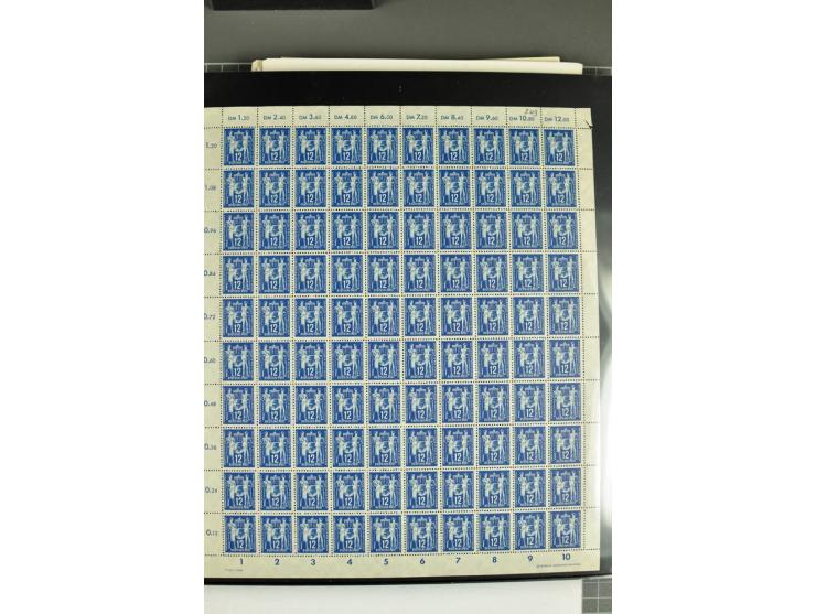 1949/90, postfrischer Bogen-Posten, dabei Mi.-Nr. 243-44 (2 Bogensätze, teils Falt- und Trennstellen), 293, 355-57, 397 mit P