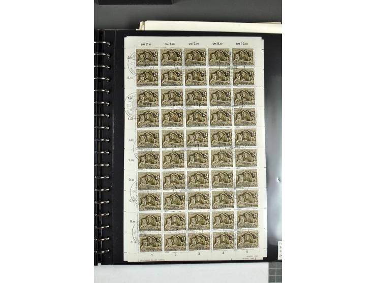 1949/90, postfrischer Bogen-Posten, dabei Mi.-Nr. 243-44 (2 Bogensätze, teils Falt- und Trennstellen), 293, 355-57, 397 mit P