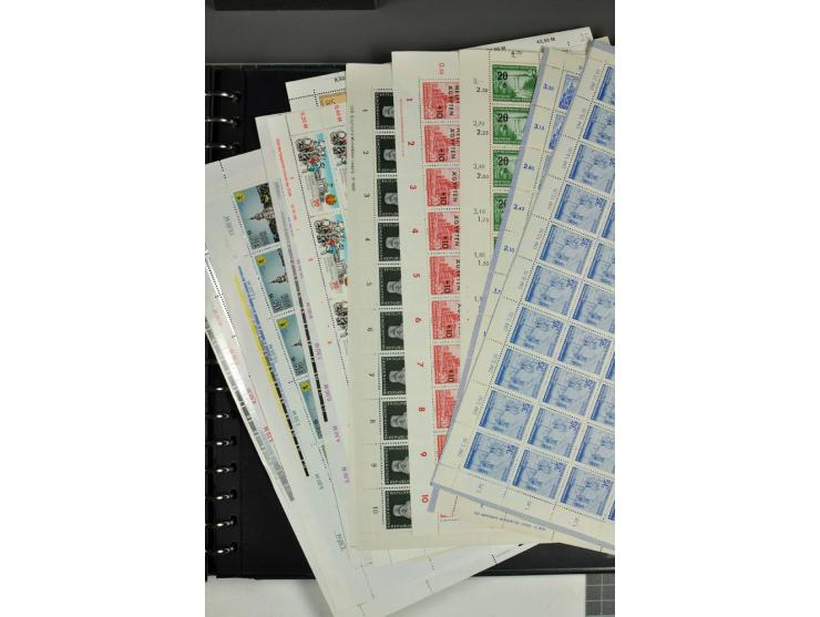 1949/90, postfrischer Bogen-Posten, dabei Mi.-Nr. 243-44 (2 Bogensätze, teils Falt- und Trennstellen), 293, 355-57, 397 mit P