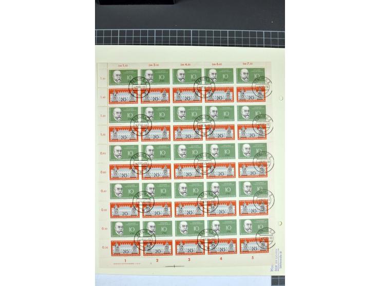 1949/90, postfrischer Bogen-Posten, dabei Mi.-Nr. 243-44 (2 Bogensätze, teils Falt- und Trennstellen), 293, 355-57, 397 mit P
