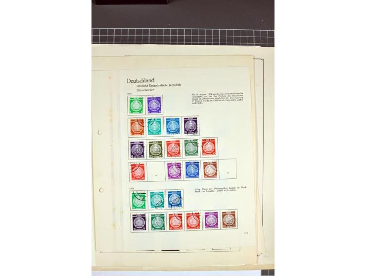 1949/90, postfrischer Bogen-Posten, dabei Mi.-Nr. 243-44 (2 Bogensätze, teils Falt- und Trennstellen), 293, 355-57, 397 mit P
