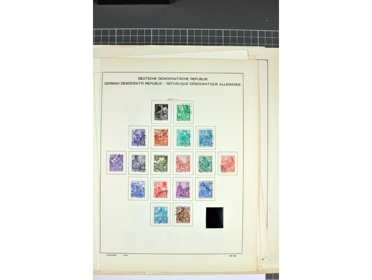 1949/90, postfrischer Bogen-Posten, dabei Mi.-Nr. 243-44 (2 Bogensätze, teils Falt- und Trennstellen), 293, 355-57, 397 mit P
