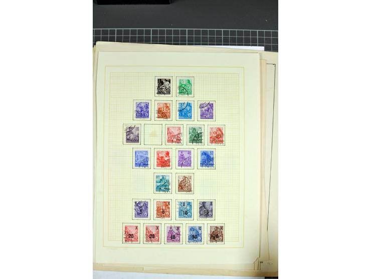 1949/90, postfrischer Bogen-Posten, dabei Mi.-Nr. 243-44 (2 Bogensätze, teils Falt- und Trennstellen), 293, 355-57, 397 mit P