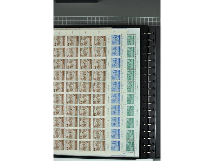 1949/90, postfrischer Bogen-Posten, dabei Mi.-Nr. 243-44 (2 Bogensätze, teils Falt- und Trennstellen), 293, 355-57, 397 mit P