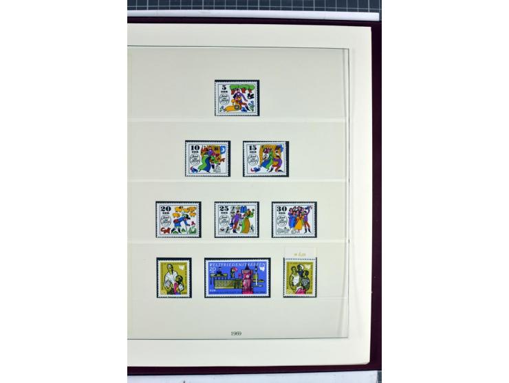 1949/90, überkomplette postfrische Sammlung meist aus der linken oberen Bogenecke, zusätzlich mit einigen bessern Farben und 
