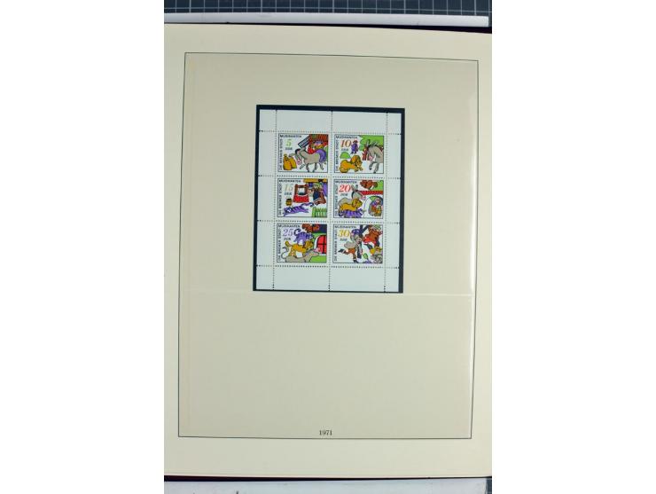 1949/90, überkomplette postfrische Sammlung meist aus der linken oberen Bogenecke, zusätzlich mit einigen bessern Farben und 