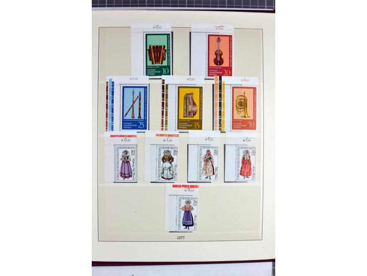 1949/90, überkomplette postfrische Sammlung meist aus der linken oberen Bogenecke, zusätzlich mit einigen bessern Farben und 