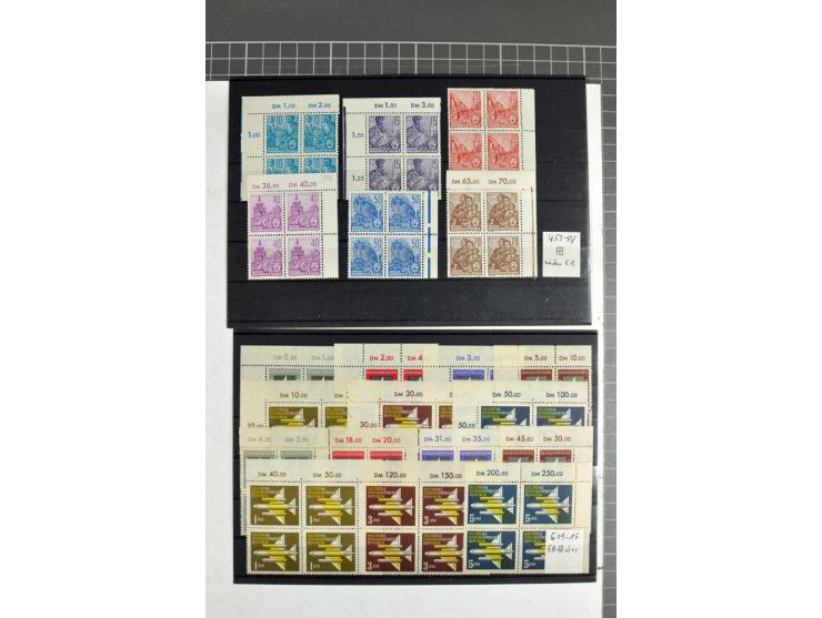 1950/90, postfrische Partie mit Eckrand-Viererblocks, dabei Mi.-Nr. 251-55, 322-26, 327-41, 362-79 (je 2), 405-22 etc, teils 