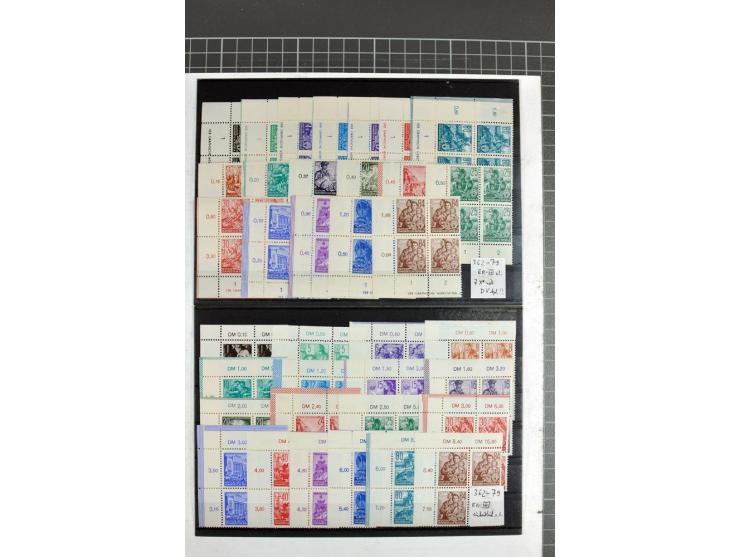 1950/90, postfrische Partie mit Eckrand-Viererblocks, dabei Mi.-Nr. 251-55, 322-26, 327-41, 362-79 (je 2), 405-22 etc, teils 