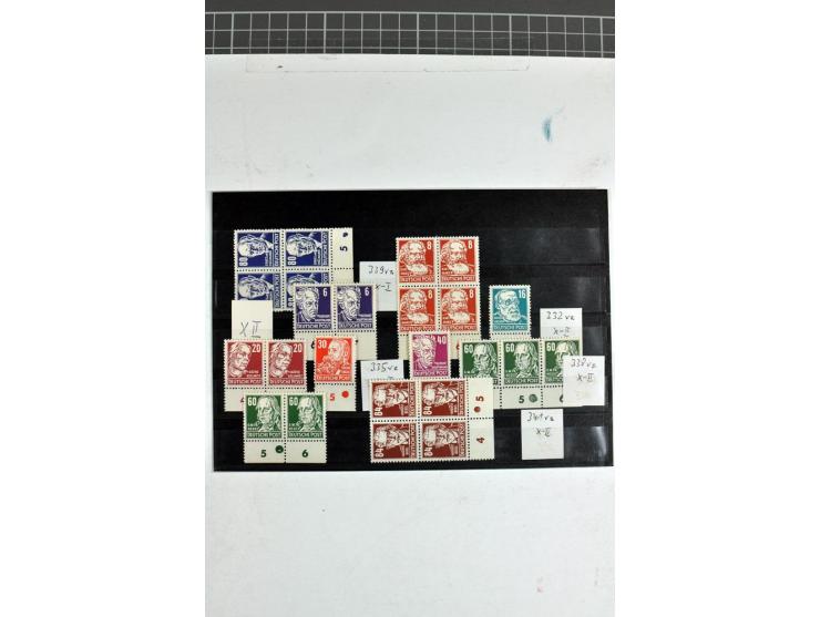 1952/53, postfrische Partie der Ausgabe Pieck und Köpfe als Unterrandmarken bis hin zu Unterrand-Viererblocks mit Druckereize