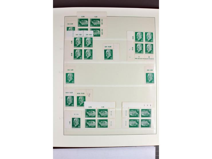 1961/71, postfrische Spezialsammlung der Ausgabe Ulbricht, dabei Plattenfehler, Papiersorten, Oberrand-Varianten, Wasserzeich