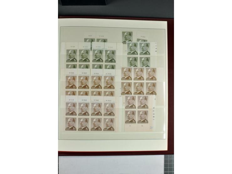 1961/71, postfrische Spezialsammlung der Ausgabe Ulbricht, dabei Plattenfehler, Papiersorten, Oberrand-Varianten, Wasserzeich
