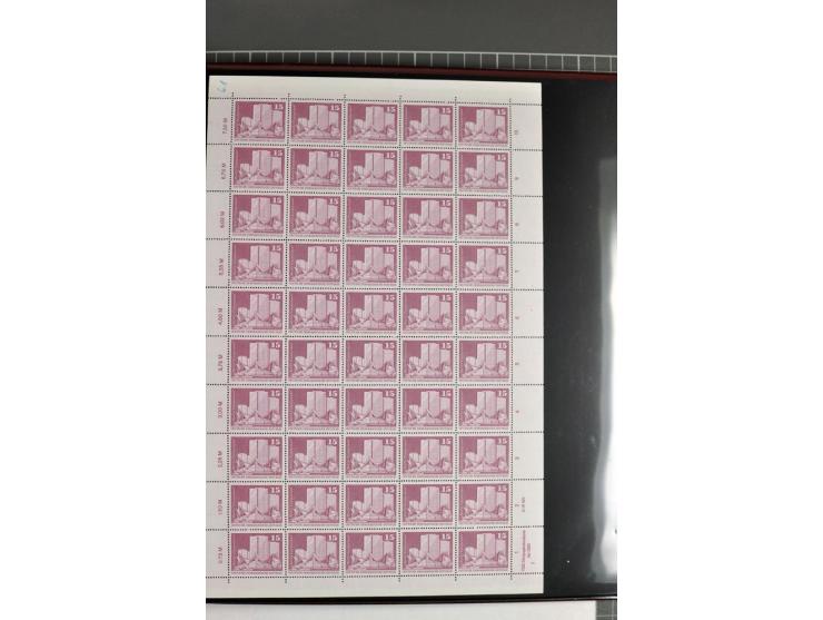 1973/74, postfrische Bogen-Sammlung der Ausgabe Aufbau in der DDR im Großformat, dabei überkompletter Druckbogensatz mit FN 1