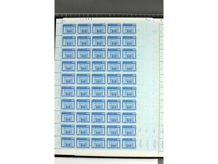 1973/74, postfrische Bogen-Sammlung der Ausgabe Aufbau in der DDR im Großformat, dabei überkompletter Druckbogensatz mit FN 1