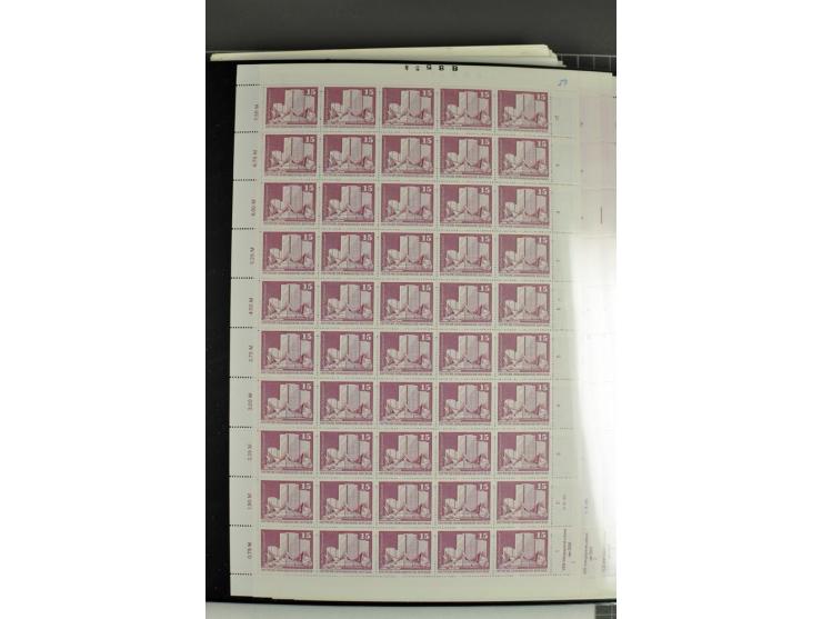 1973/74, postfrische Bogen-Sammlung der Ausgabe Aufbau in der DDR im Großformat, dabei überkompletter Druckbogensatz mit FN 1